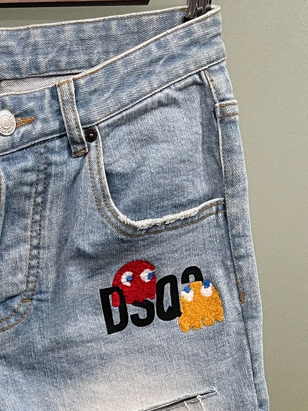 2024 Spring/Summer New D2 Jeans Trendy Men's Washed Worn Hole Patches Painted Slim Fit Micro Elastic denim shorts Men's