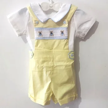 2025 Set da bambino Neonato Abiti spagnoli per ragazzo Infantile Camicetta di cotone e lino Pantaloncini Abiti Camicie Abbigliamento Bambini Top Smocked