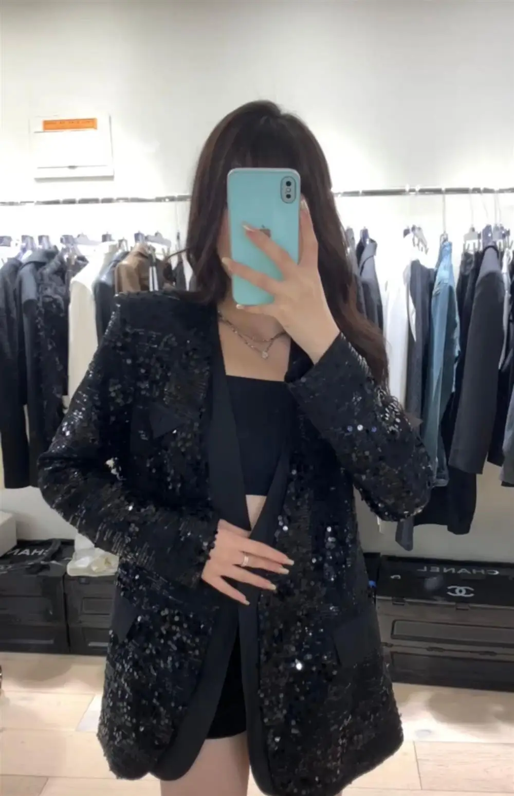 Рисунок 6 - Элегантный женский блейзер с V-образным вырезом