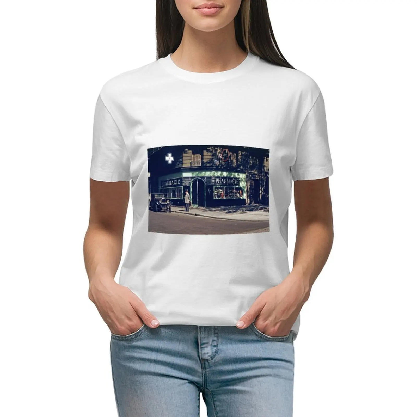 1940s-Apotheke-Kreuzung von Avenue Bosquet und Rue de Grenelle, Paris, Frankreich T-Shirt T-Shirts Vintage Kleidung T-Shirts Frau