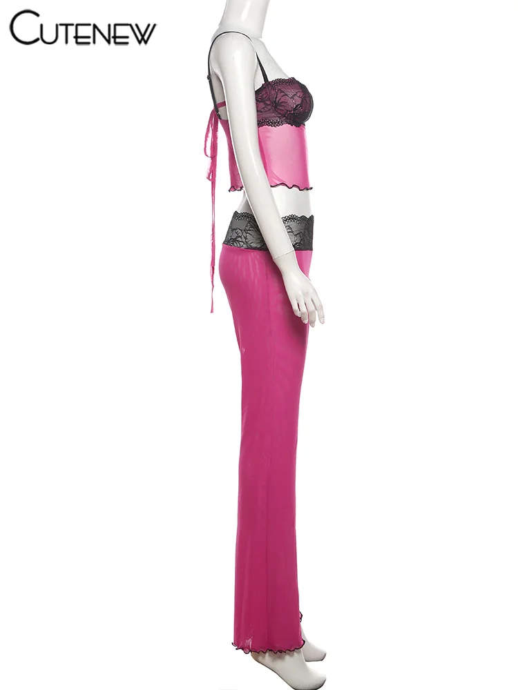 Conjunto de dos piezas de encaje con retazos para mujer, camisola sexy estilo hipster con tirantes finos y pantalones ajustados de cintura alta, ropa femenina