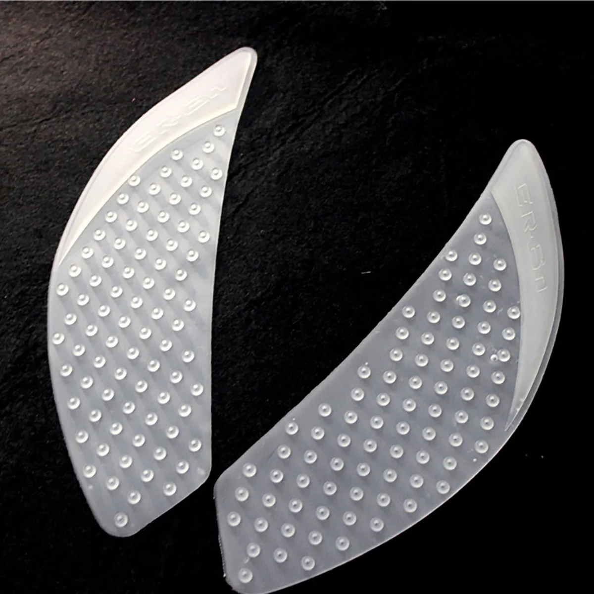 Рисунок 5 - Противоскользящие накладки на топливный