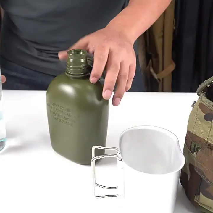 軍隊の兵士の戦術的な水筒、軍事キャンプ用品、飲料スポーツ
