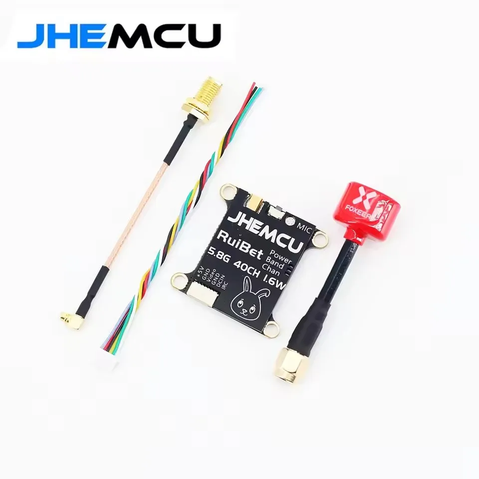 L'émetteur vidéo FPV 5.8G VTX20-600/30-800 installé dans un drone, avec antenne et câbles visibles.