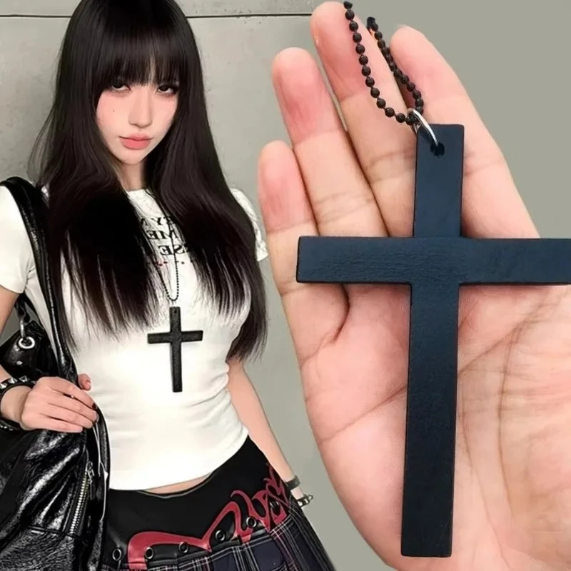 Neue coole Punk Gothic Holz Kreuz Anhänger Halskette für Frauen Männer Vintage schwarz weiß Hip Hop würzige Mädchen Zubehör Y2k Halskette