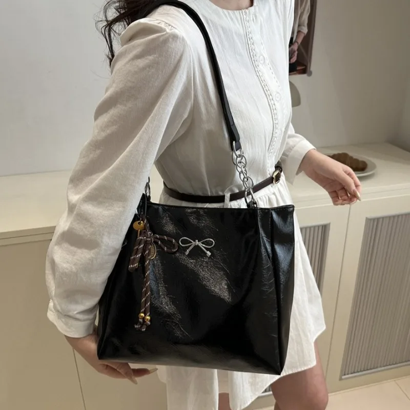 Elegant Y2K Bow Large Capacity Handbags Luxury Designer Shoulder Bag Women Daily Commuting Soft Tote Bag