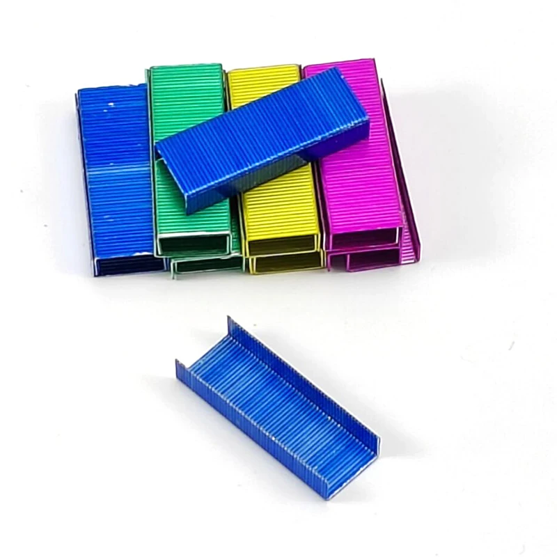 Colored 12# 24/6 Staples 12x6mm Metal Staples Each Pack 800Pcs 4 Colors Deli 0211 Office, Cultural And Educational Suppli 1 Pack staple nails set