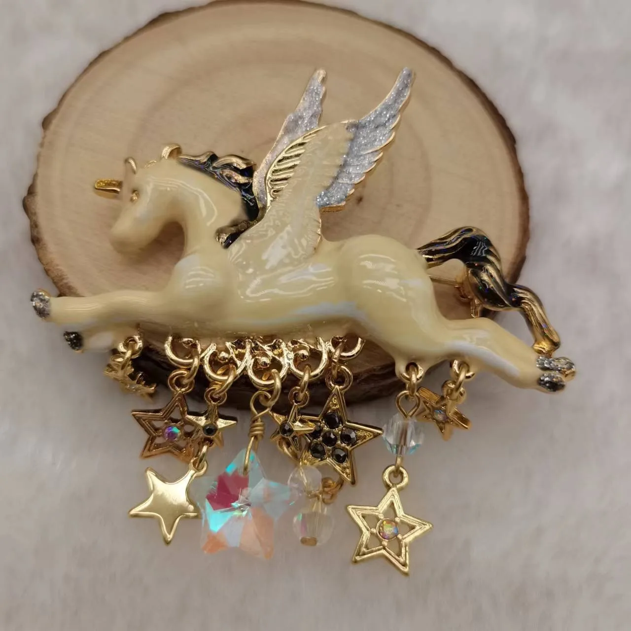 

Europe and The United States Retro art Three-dimensional Color Glaze Process Cute Pony Brooch