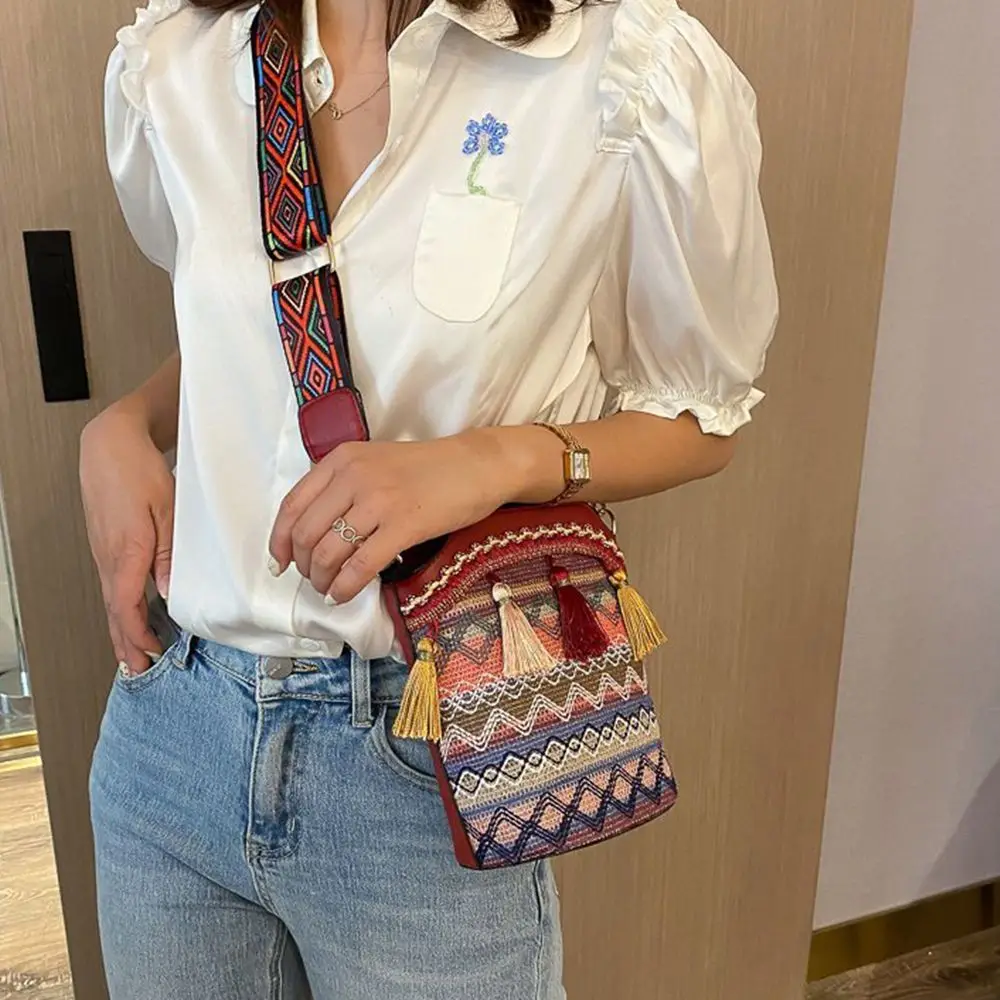 

Casual Handbag Geometric Bucket Messenger Bag All-match Large Capacity Bag Bohemian Shoulder Bag Fringe Shoulder Bag Women Bag