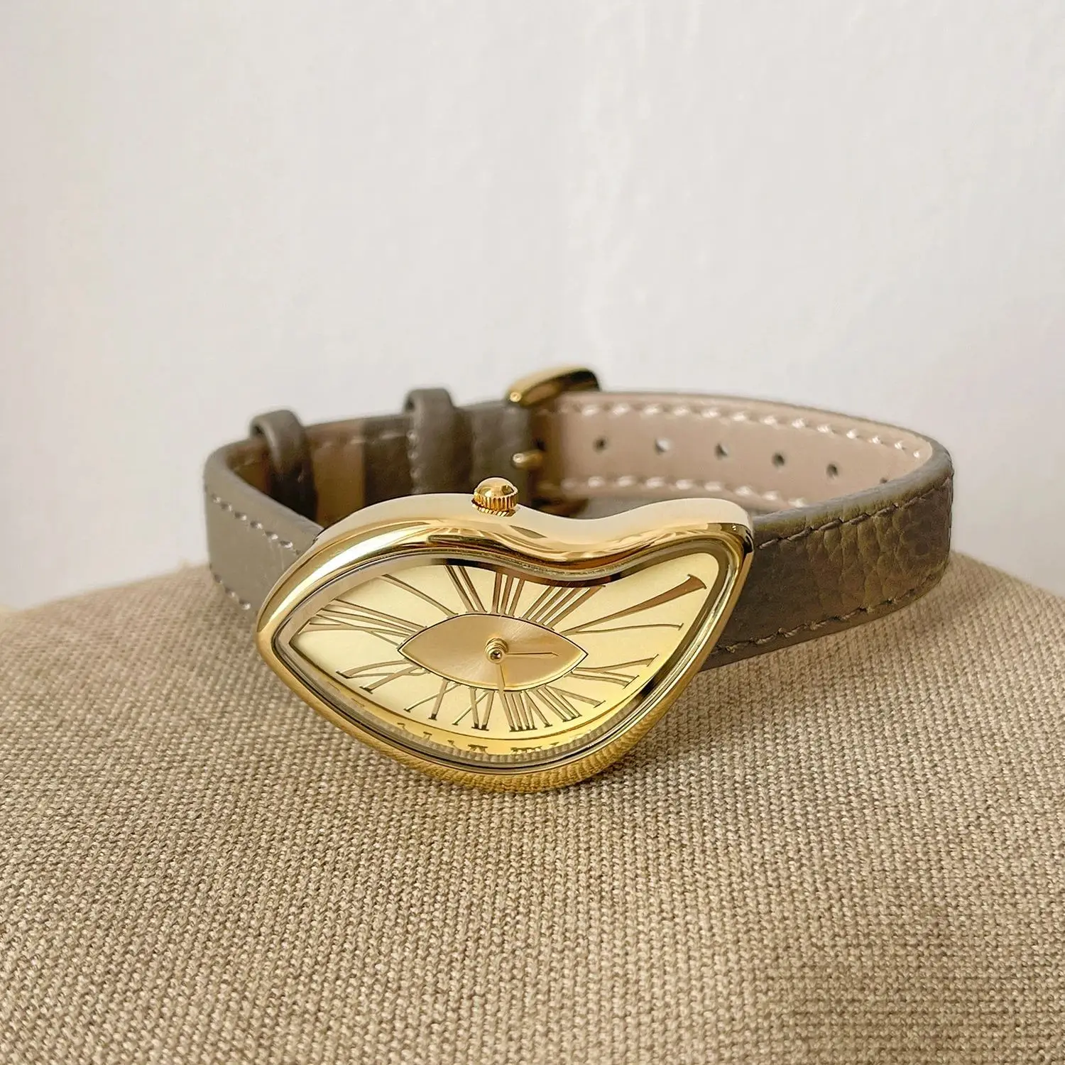 High end Retro Creative Watch for Women,Twisted Irregular Dial Design,Fashionable Leather Waterproof Quartz  Women Watches Gift - 2