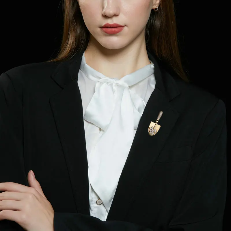 

New Suit Jacket Accessories Waist Pin Niche Creative Design Small Gold Shovel Brooch for Both Men and Women