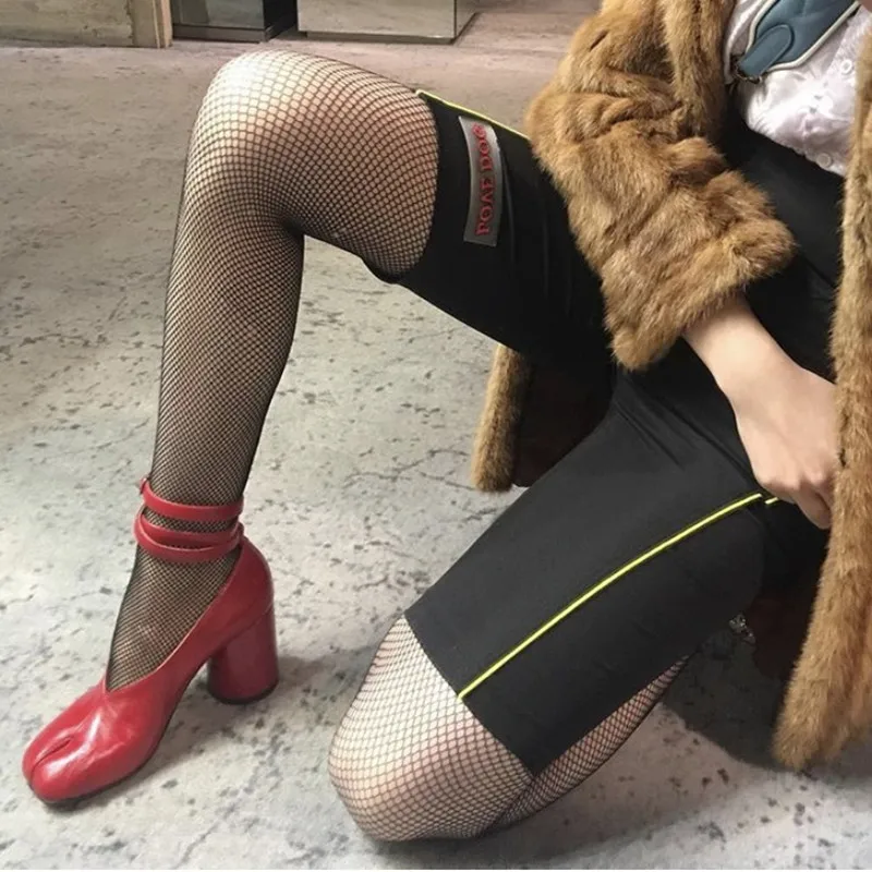 Split Toe Thick Heel Pumps Women Ankle Strap Buckle Round Heel High Heels Party Shoes Black White Red Leisure Female Shoes