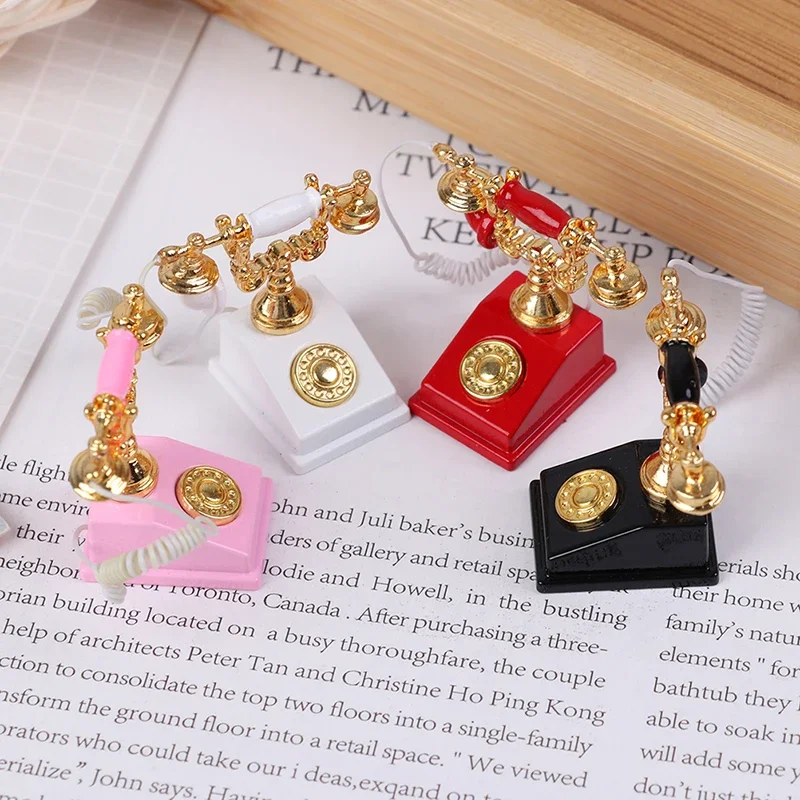 جودة عالية 1:12 دمية معدنية مصغرة نموذج الهاتف الرجعية الروتاري الهاتف الحلي دمية ديكور حلية الهاتف الرجعية الصغيرة