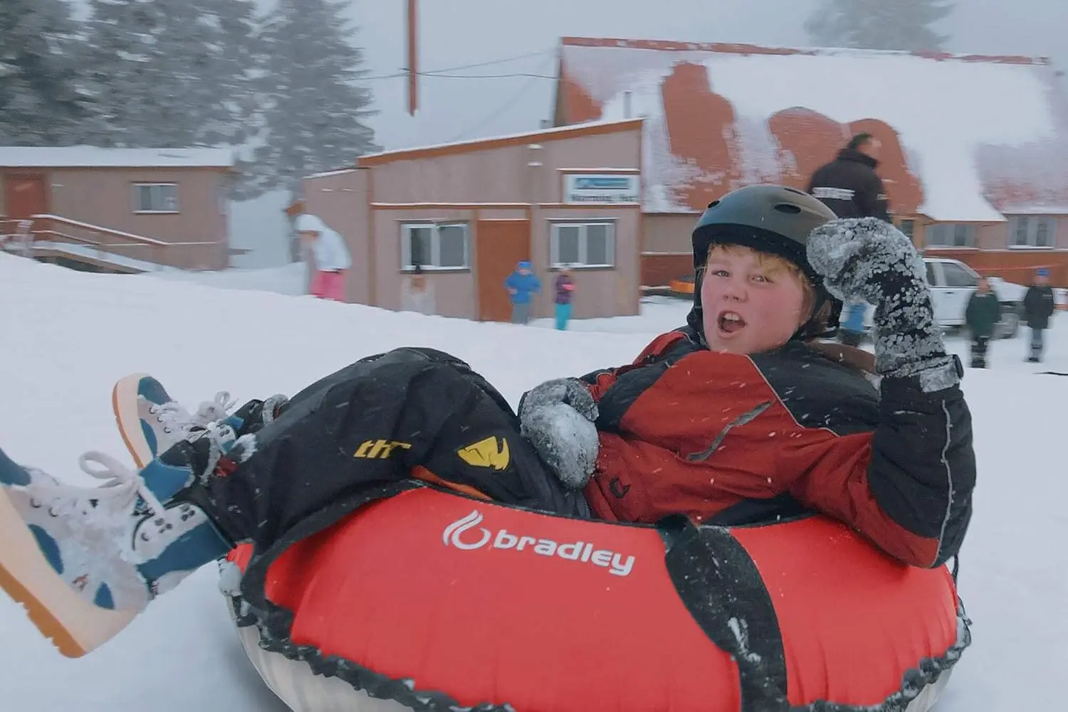 Snow Tubes: 42-Inch Heavy Duty Inflatable Sledding Tubes with or Without Padded Saucer Sled-Elevate Your Snow Fun! Best Sleddi
