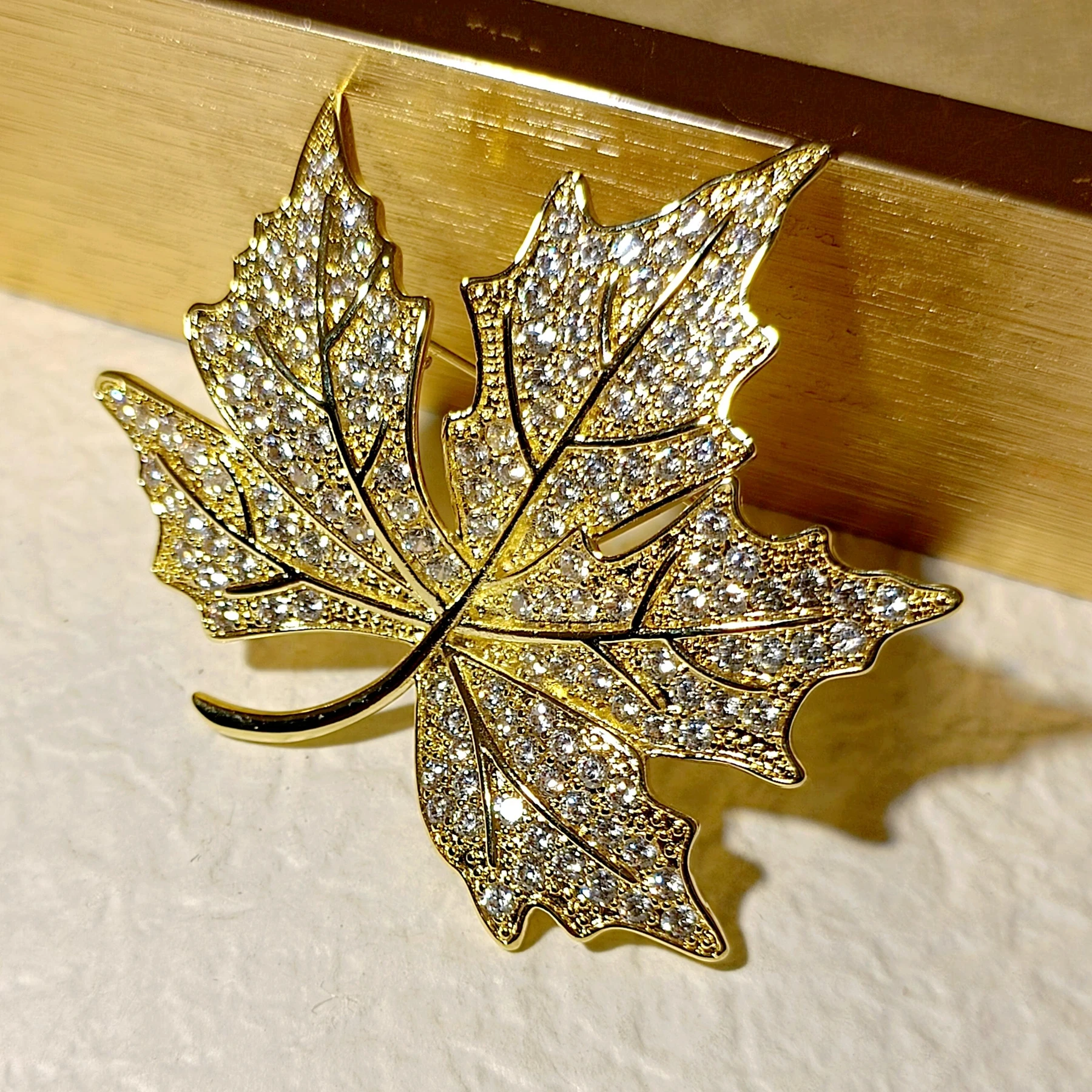 Shiny Micro Pave Clear CZ Gold Maple Leaf Brooch Canadian Maple Leaf Pin Queen Jewelry