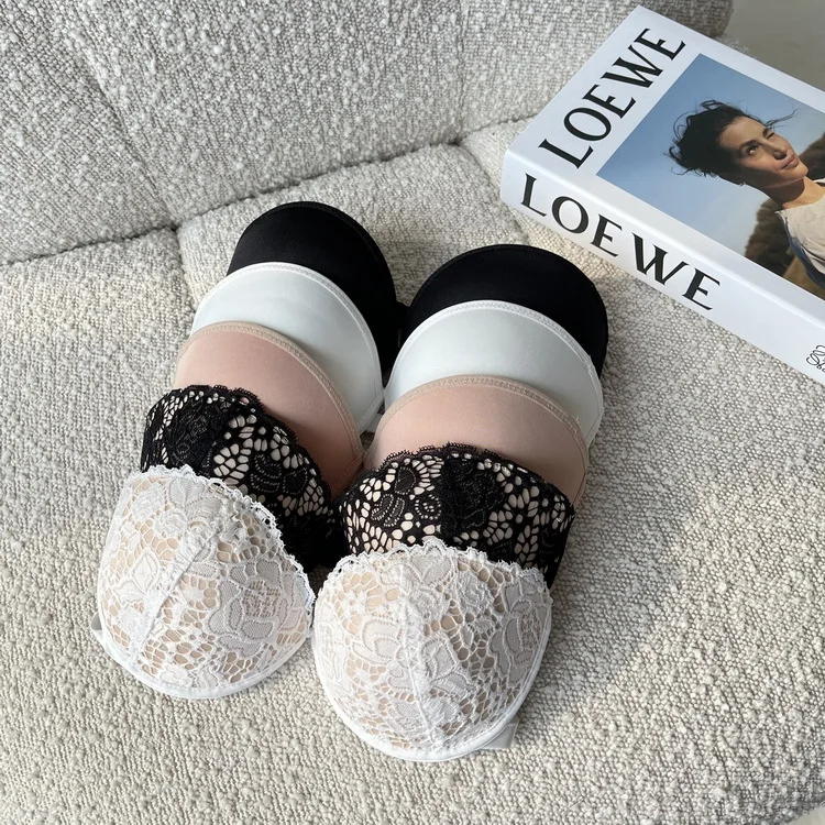 

PineappleHoneyEuropeandtheUnitedStatesspicylingeriewomen'ssmallbreastsgatheredstraplesslacenon-slipsiliconeinvisiblesexybra