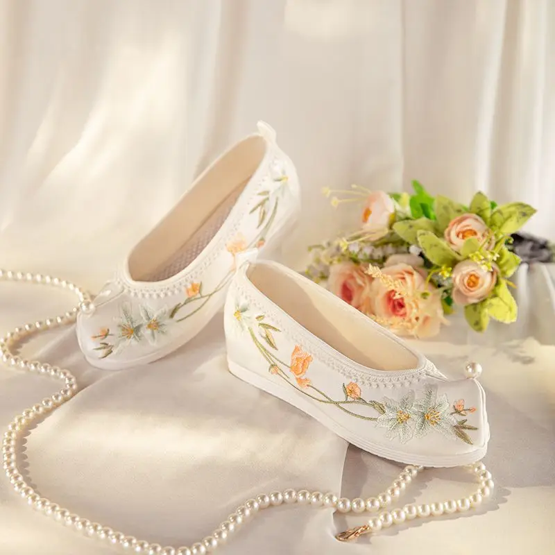 

chinese traditional retro hanfu shoes embroidery women's single shoes ancient style shoes ming made hanfu qipao shoes