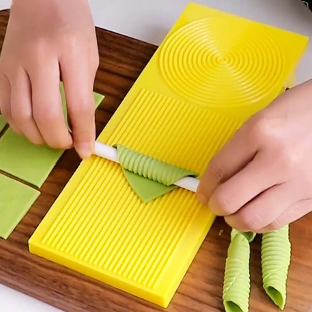 Multifunctional Pasta Macaroni Making Tool Pasta Maker Noodle Maker DIY Macaroni Making Baking Pan Mould Kitchen Gadgets