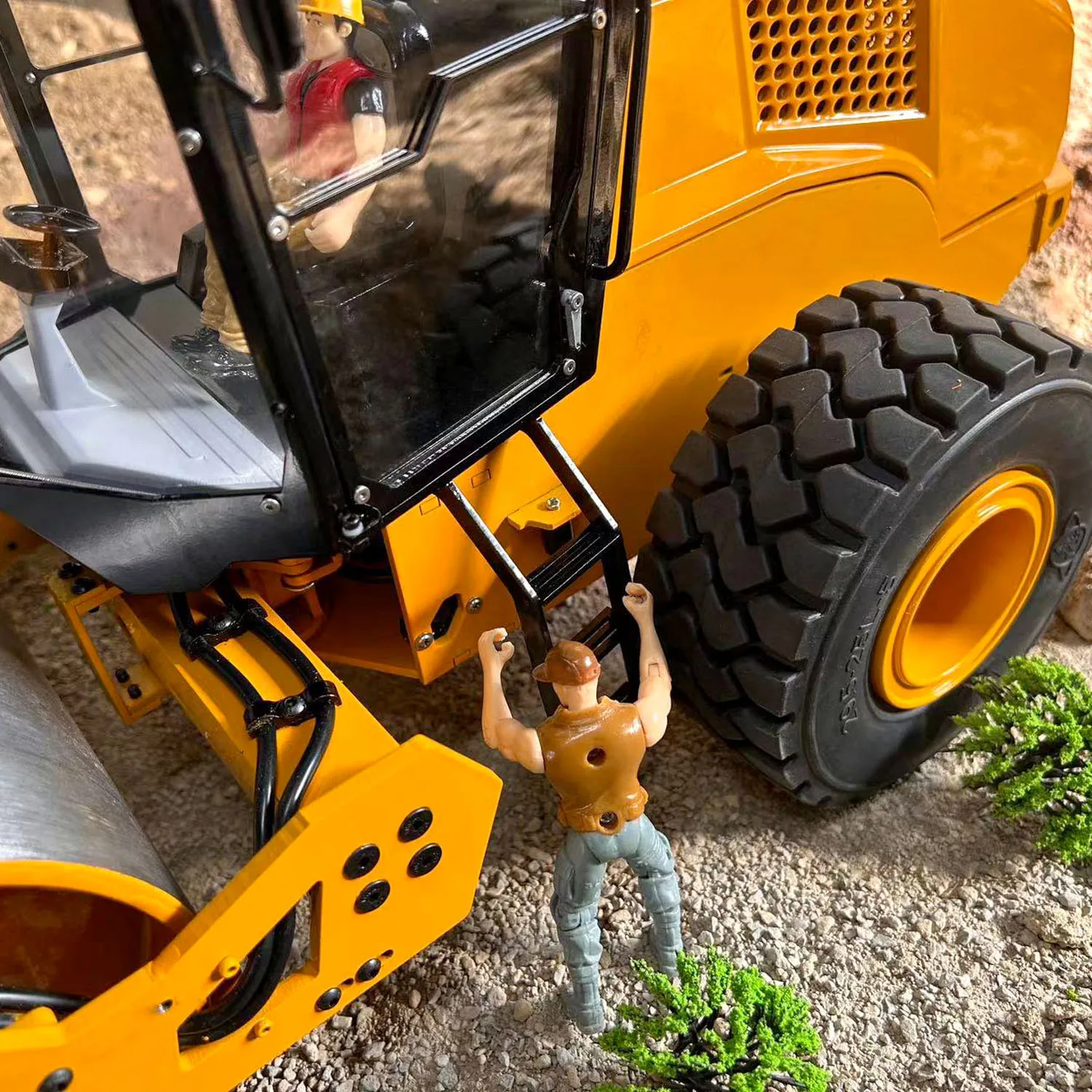 Metal CS11 1/12 RC Hydraulic Road Roller Model RTR Radio Controlled Engineering Vehicle Painted Finished Light Sound Outdoor Car 6