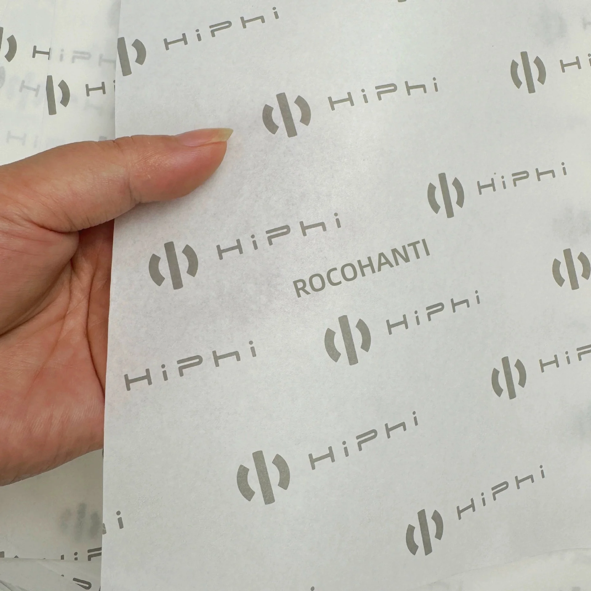 100 דפים מותאמים אישית עם לוגו מודפס אריזת מתנה נייר נייר עבה צבעוני לאריזת בגדים