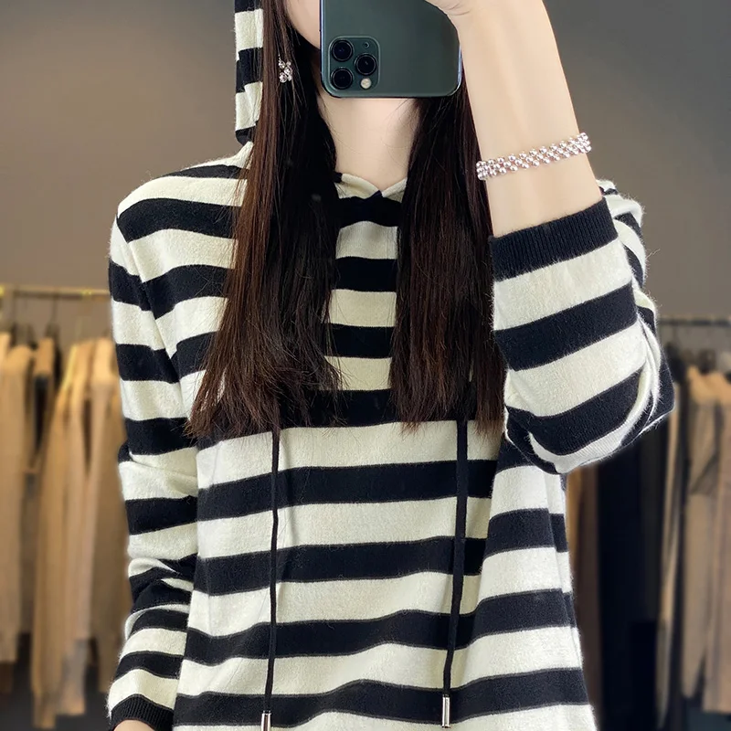 23 Autumn Winter New Knitwear Women's Hooded Long Sleeve Pullover Loose High Grade Stripe Colorblock Style Andy Velvet Knitwear