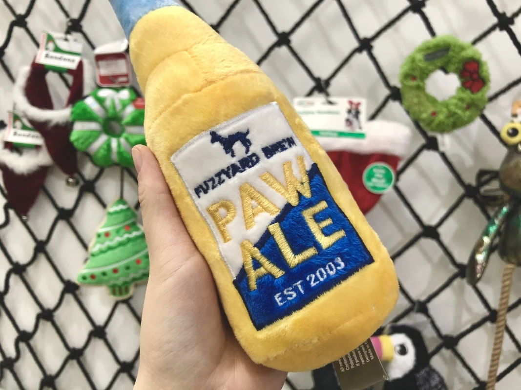 Jouet Peluche pour Chien Bouteille de Bière Grinçante - 2025 - Vêtement et accessoires pour chiens - Doglovedesign