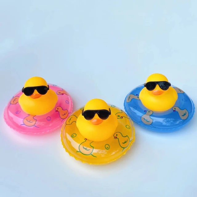 Gummi Ente Spielzeug Auto Ornamente Gelbe Ente Auto Dashboard Dekorationen  mit Propeller Helm für Erwachsene Kinder Frauen Männer Auto Decor -  AliExpress