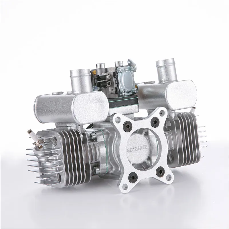 Détail du carburateur et des bougies d'allumage du moteur essence RCGF Stinger 30cc double cylindre pour avion RC planeur.