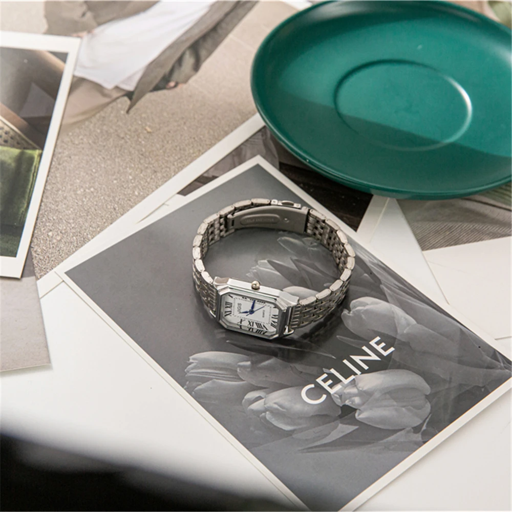 Рисунок 4 - Женские прямоугольные часы с римским дизайном