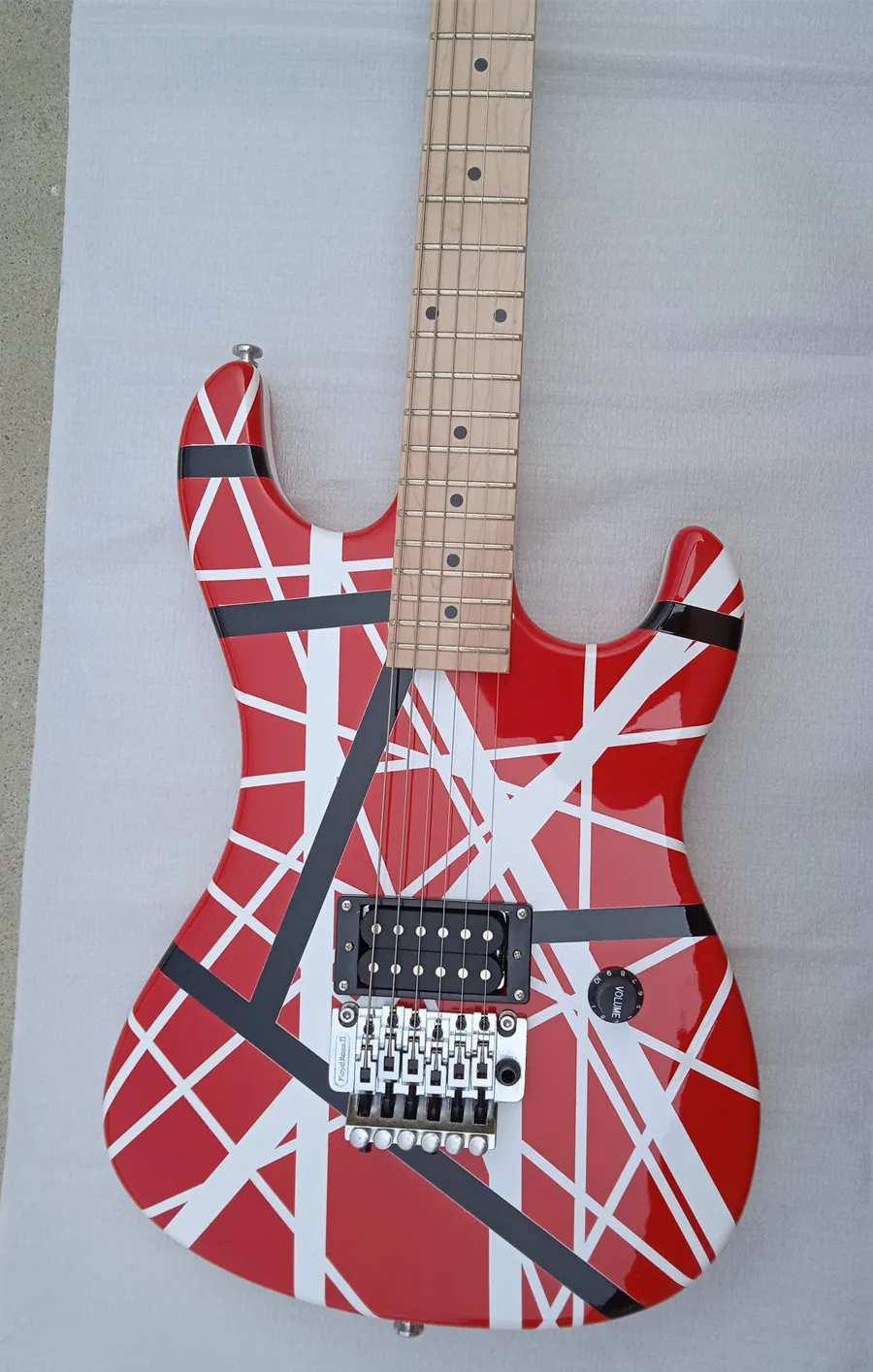 

Electric Guitar 6-string 5150 white striped Floyd Rose vibrato bridge lock nut maple fingerboard Right -handed