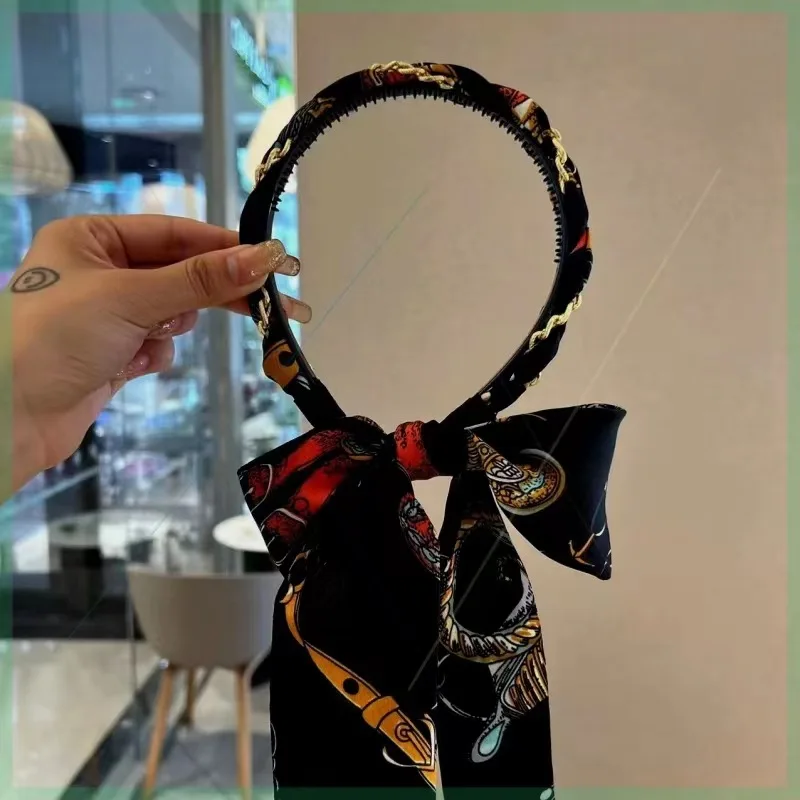 Palace black ribbon