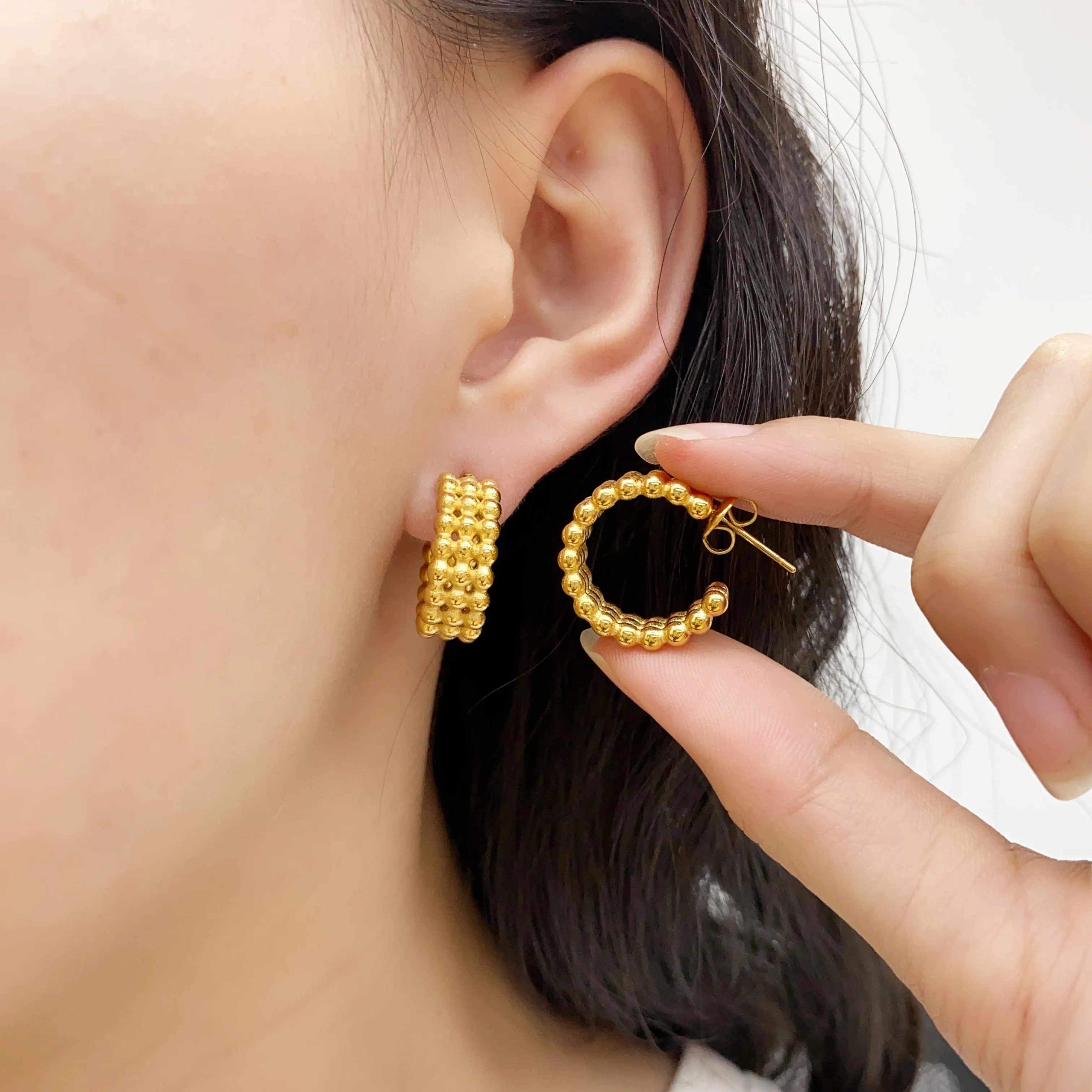 

CHARMOMENT Gold Color Pearl Piercing Stainless Steel Hoop Earrings for Womens Fashion Vintage Jewelry Gifts Wholesale Retail
