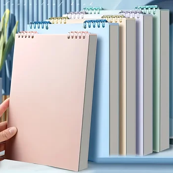 Un taccuino con 60/120 fogli, con pagine perforate e un layout orizzontale, staccabile e non troppo sconfortevole da maneggiare