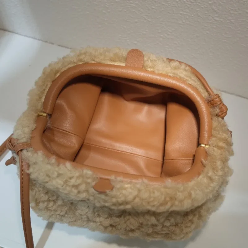 New Lamb Wool Cloud Bag Kawaii Plush Purese Clutches Korean Chic Minority Designer Single Shoulder Crossbody Bag Female Hobo