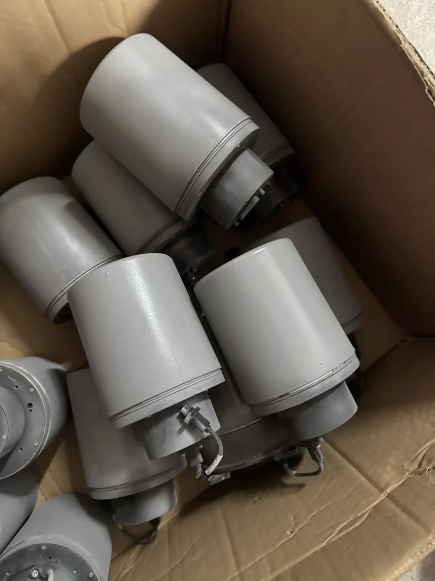Radar arrière d'occasion pour drone DJI Agras T50, connectique et fixation visibles.