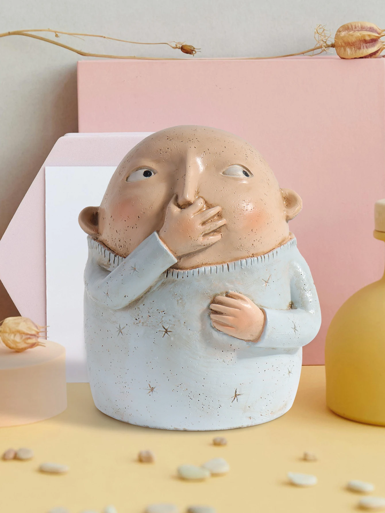 Enchanting Resin Figurine Sculpture: Decorative Home Accent