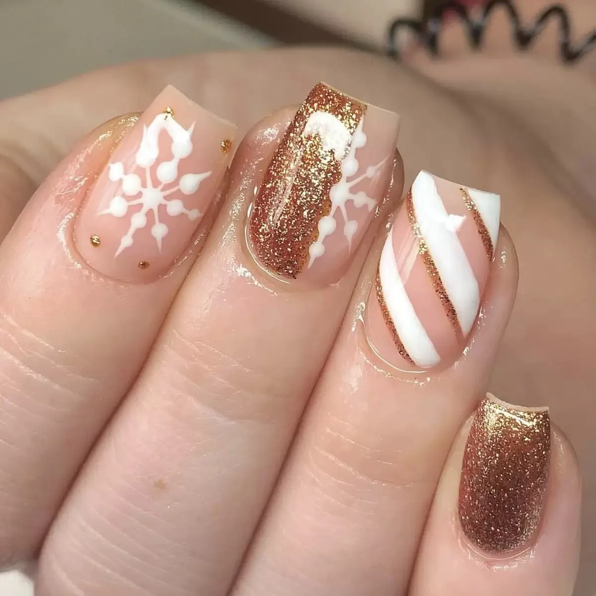 24 Faux Ongles Avec Colle - Kit Complet Ongles Artificiels Dorés Prêts à Poser