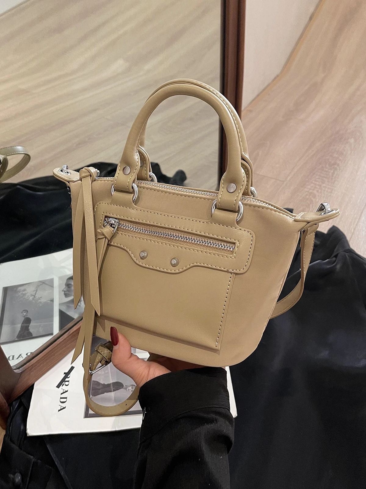 

2024 Spring New Women's Handlebags Fashion Textured PU Nylon Crossbody Bag French Style All-matched Ladies Commute Shoulder Bags