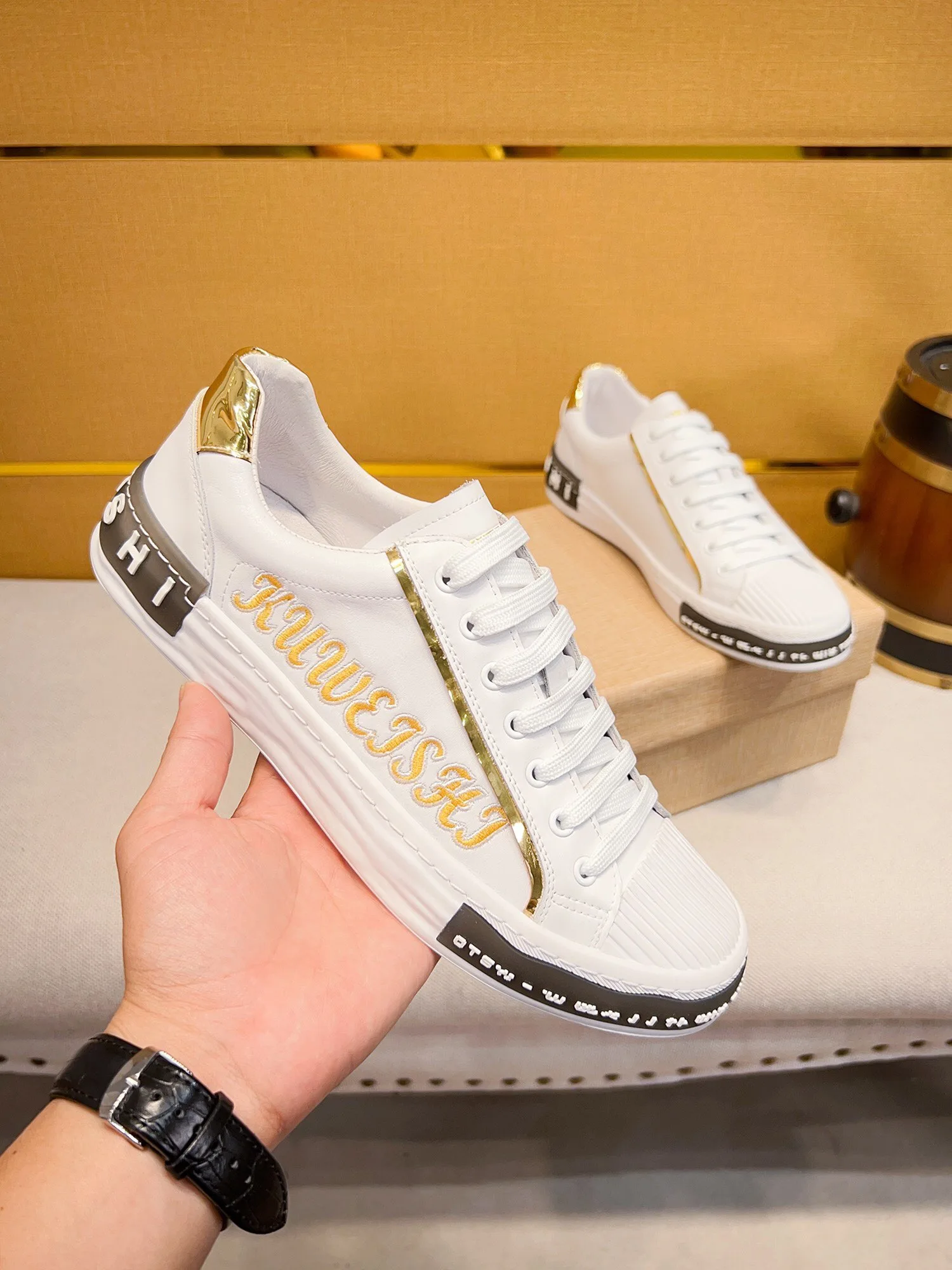 Louis Vuitton Classic Fashion Sneakers for Men