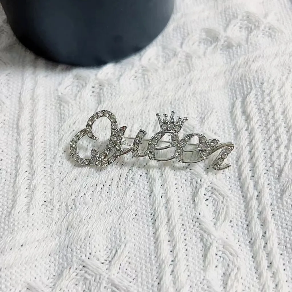 10/50개 라인스톤 핀 레터 퀸 브로치 DIY 액세서리 의류 부착용 크라운 브로치