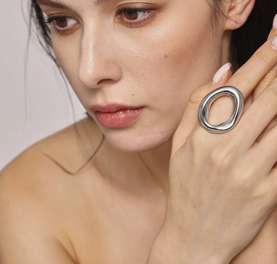 Minimalistische klobige Ringe aus Edelstahl für Frauen, 18 Karat vergoldet, Hyperbole-Damenring, weiblicher Ring, ästhetischer Damenschmuck – Detail 10