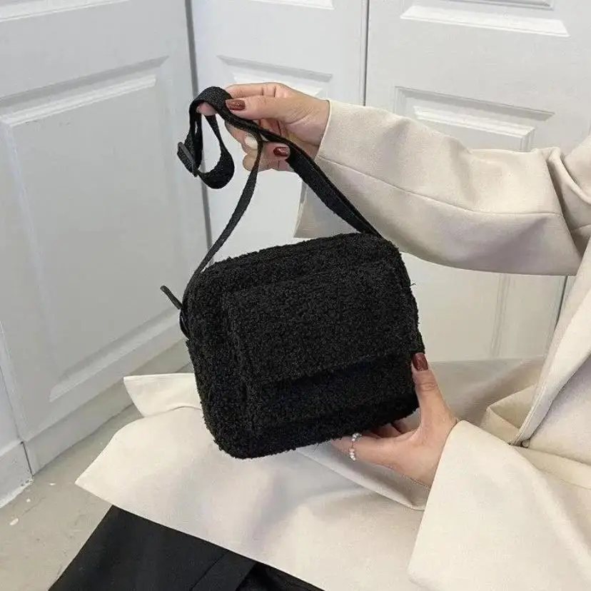 1 Pcs Solid Color Furry One Shoulder Underarm Small Square Bag Popular New Style Trendy And Stylish Wool Plush Women's Bag