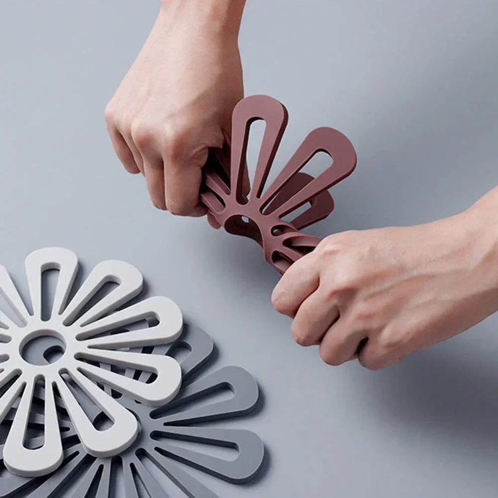 1PCS Hot Pots and Pans Holder Kitchen Insulation Coasters Hot Pad for Dishes Kitchen Pot Mat Flower Shape Pot Holders