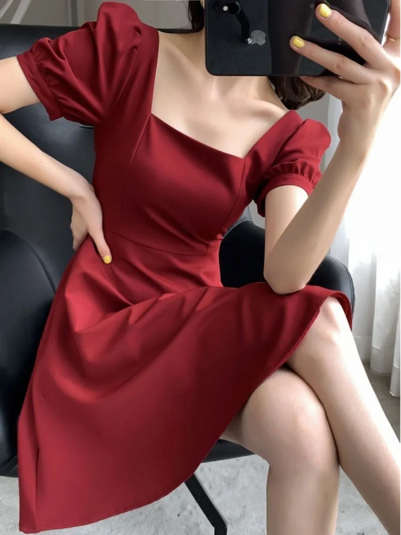 여성용 레트로 햅번 스타일 스몰 블랙 스커트, 뚱뚱한 언니, 허리를 잡아주는 슬림 스퀘어 넥 원피스, LXVU, 2024 여름 신상
