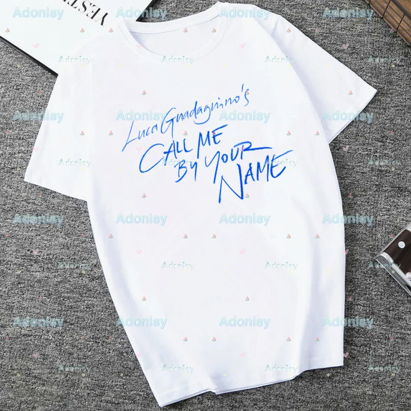 

Женский топ с коротким рукавом и надписью «Call Me By Your Name»