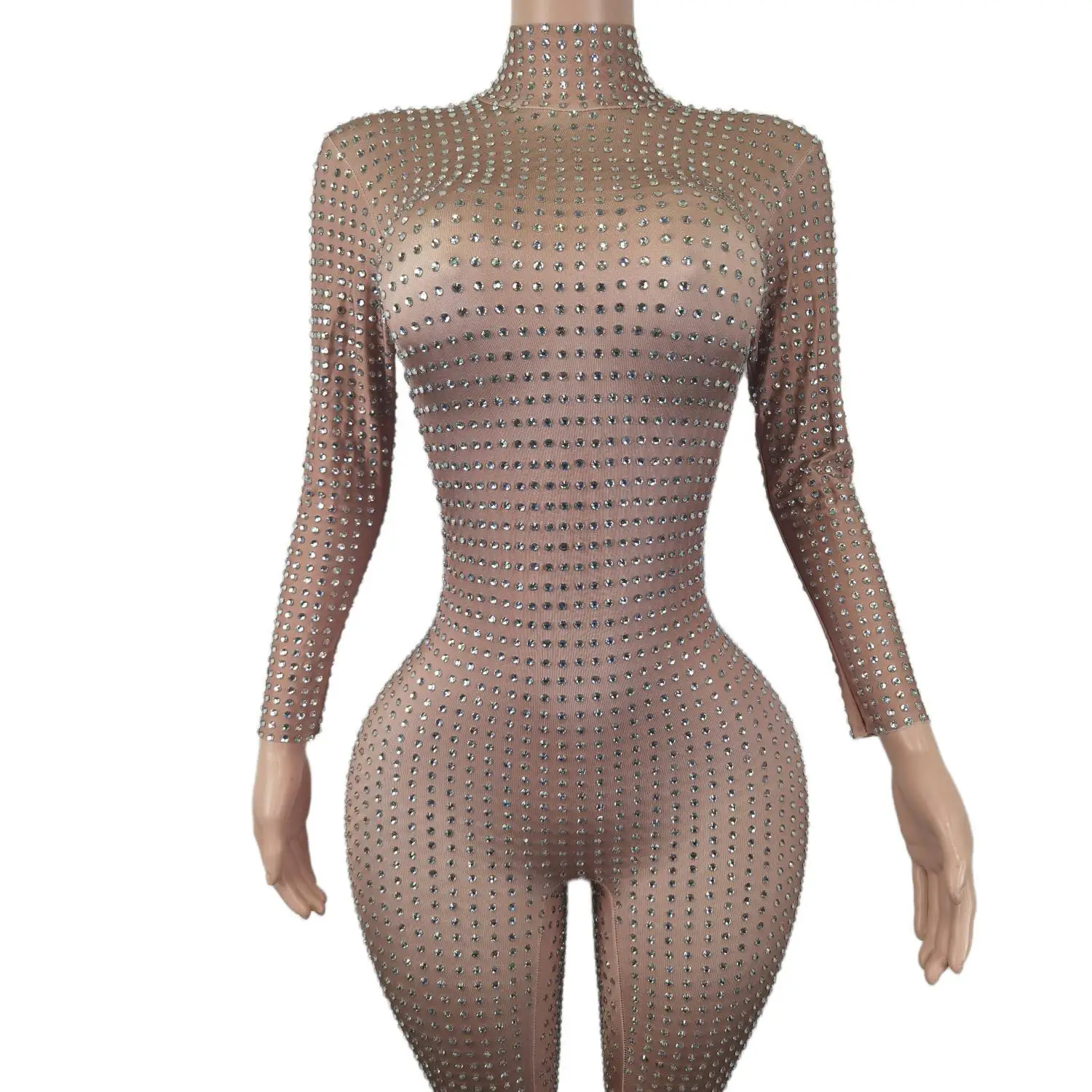 Рисунок 4 - Роскошный Облегающий комбинезон с блестящими камнями