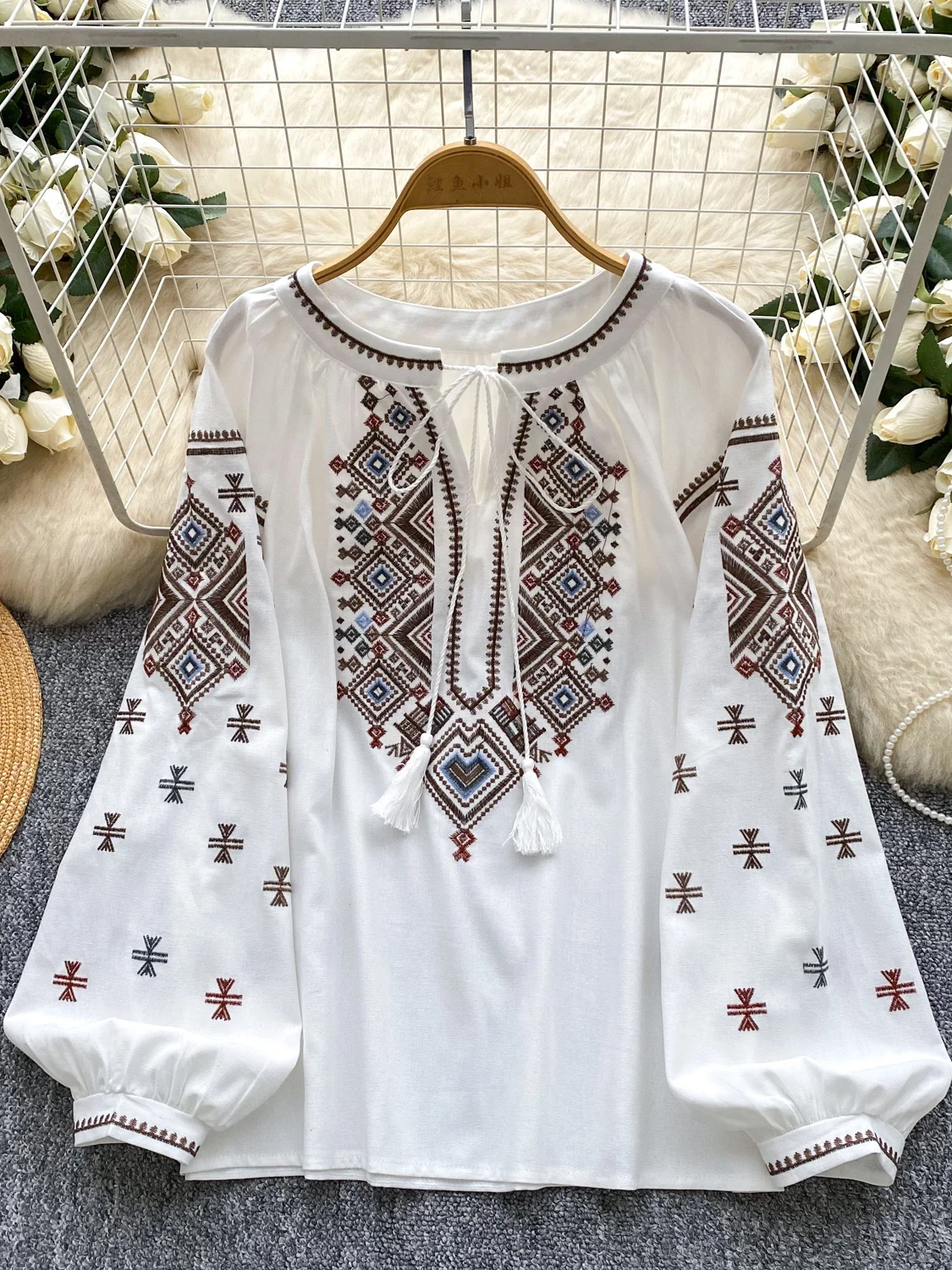 รูปสินค้า เสื้อวินเทจแขนกระบอก ปักลายสวย คอโอ โบว์น่ารัก