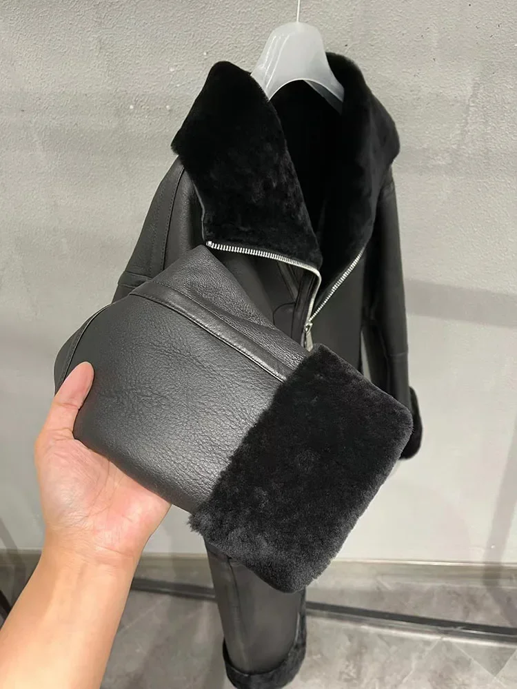 Рисунок 6 - Женское пальто из натурального меха