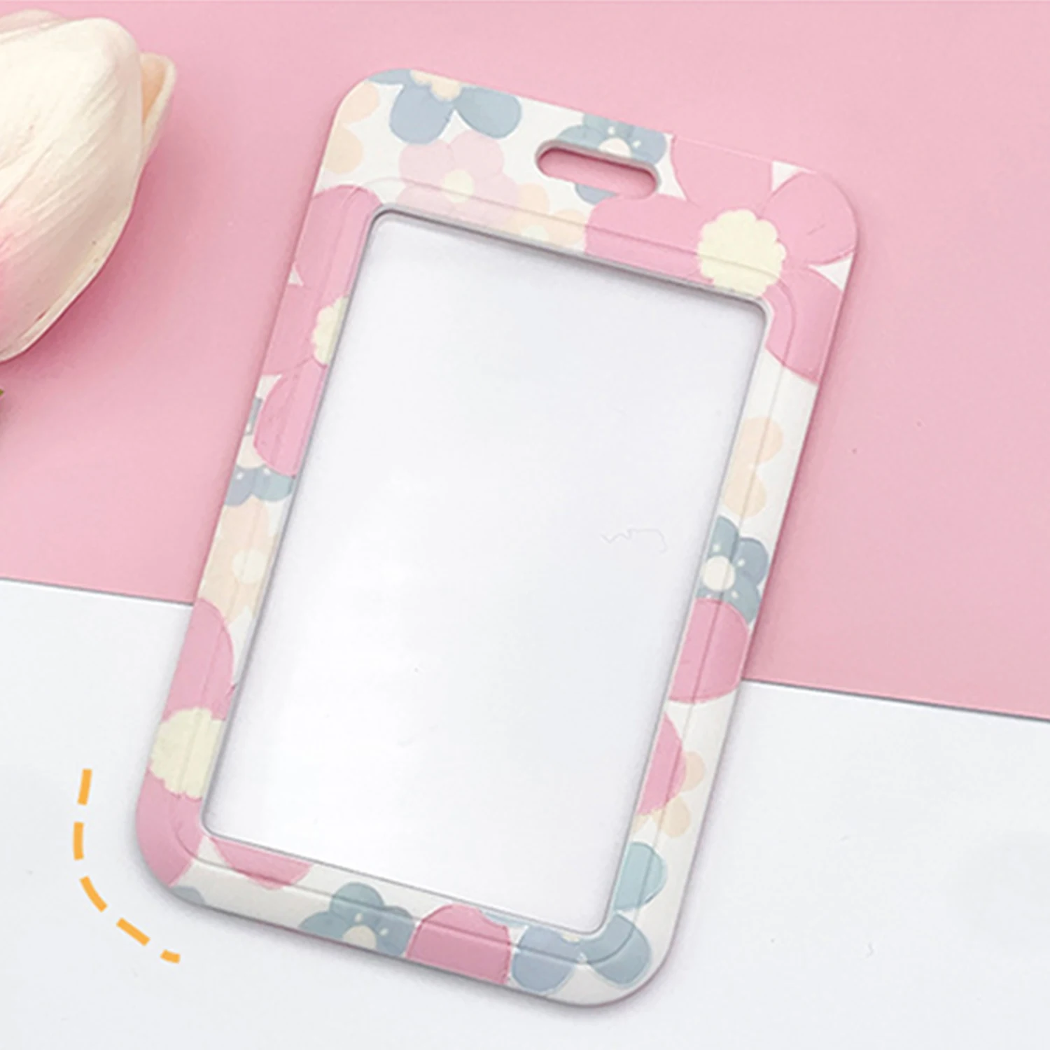 Рисунок 3 - Пластиковый футляр для карт с романтическим