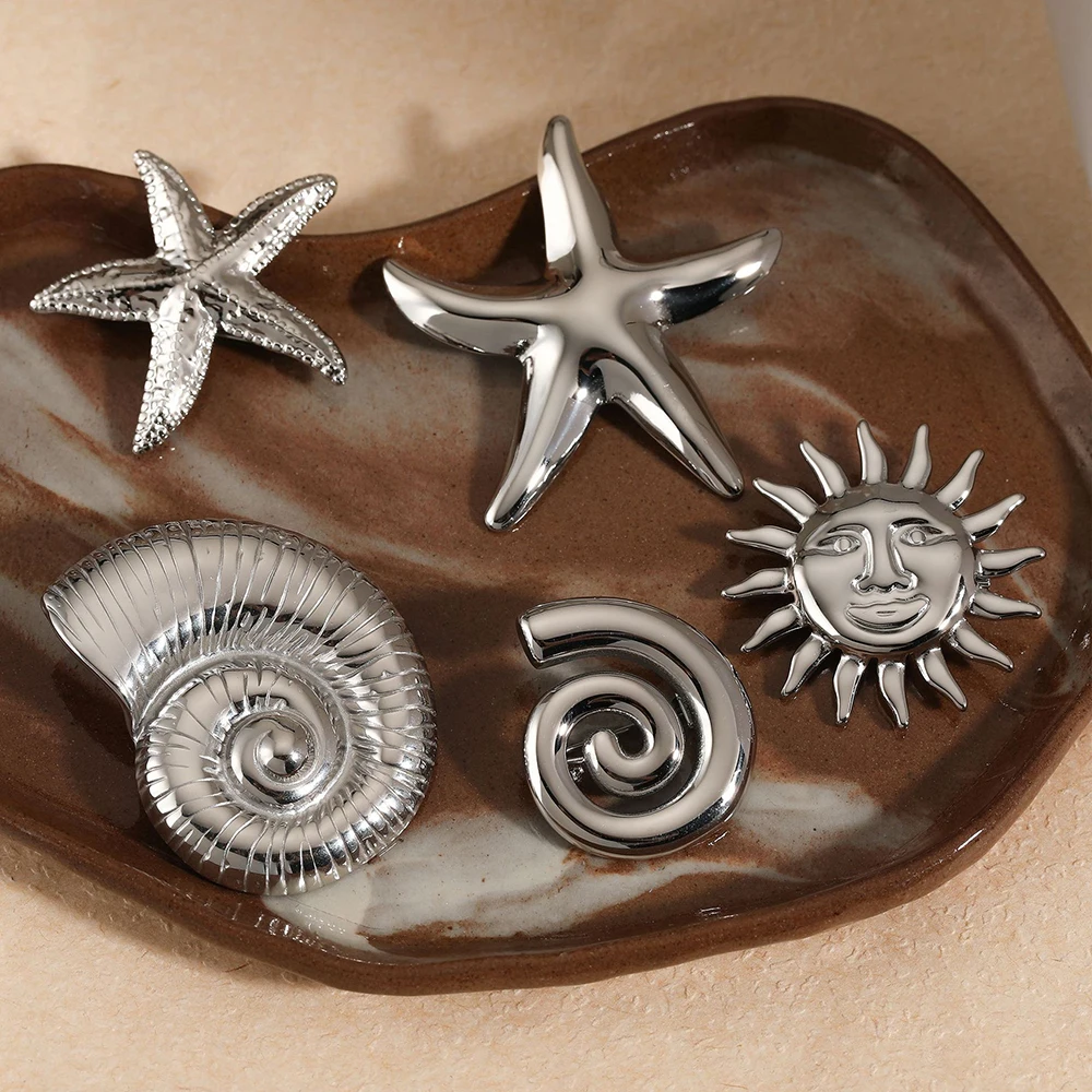 Trend Striped Big Shell Twist Lava Textured Starfish Brooch for Women Gold Plated Stainless Steel Abstract Face Sun Pin Brooches